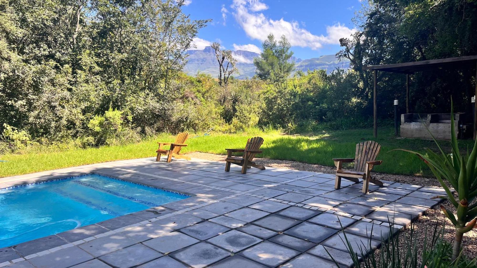 Inkosana Berg Lodge Champagne Valley Bagian luar foto